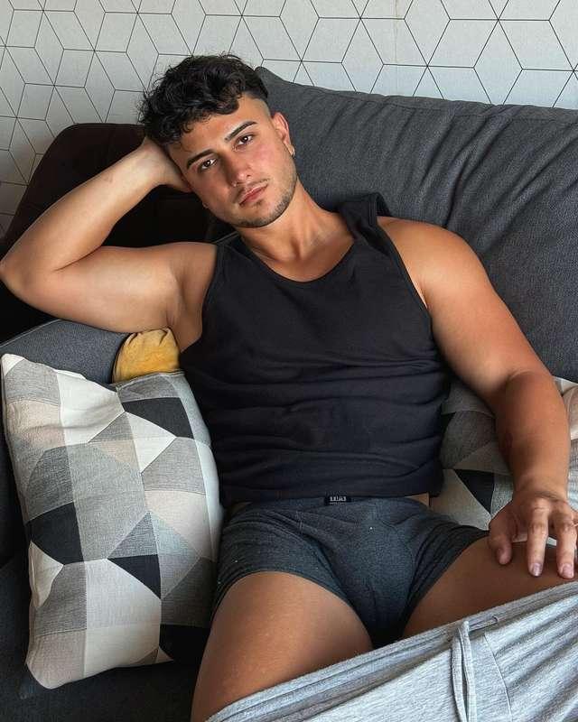 Are you sure you don't want to play with me?🥵😈