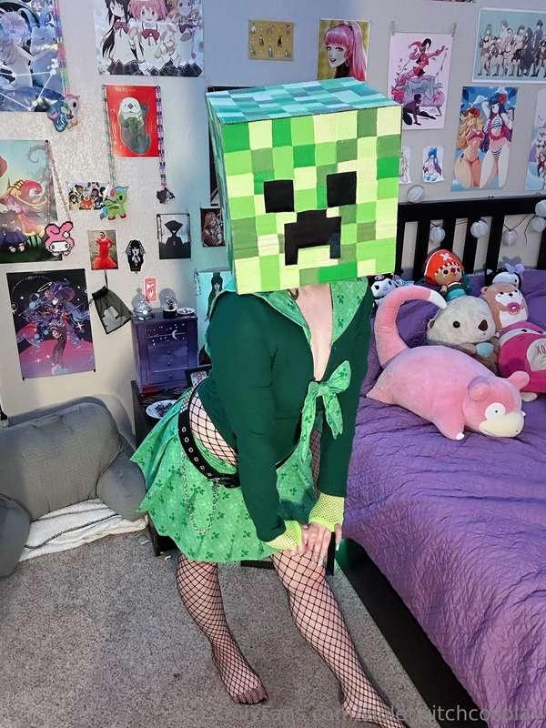 Minecraft creeper cosplay photoset preview!