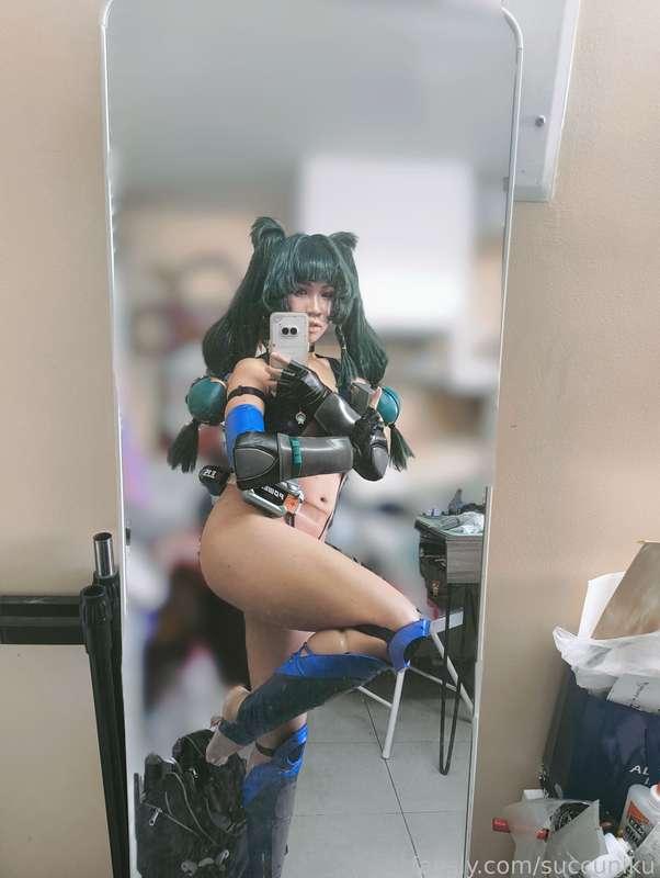 FIRST SET OF THE YEAR! 🐲 Sorry for the messy room! Now it's our turn to get messy~ 👅