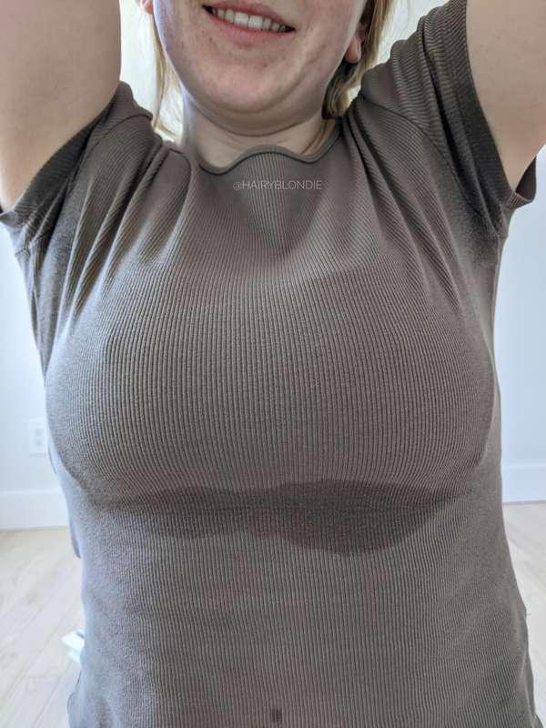 Look at how sweaty I get at the gym. Would you lick me clean..