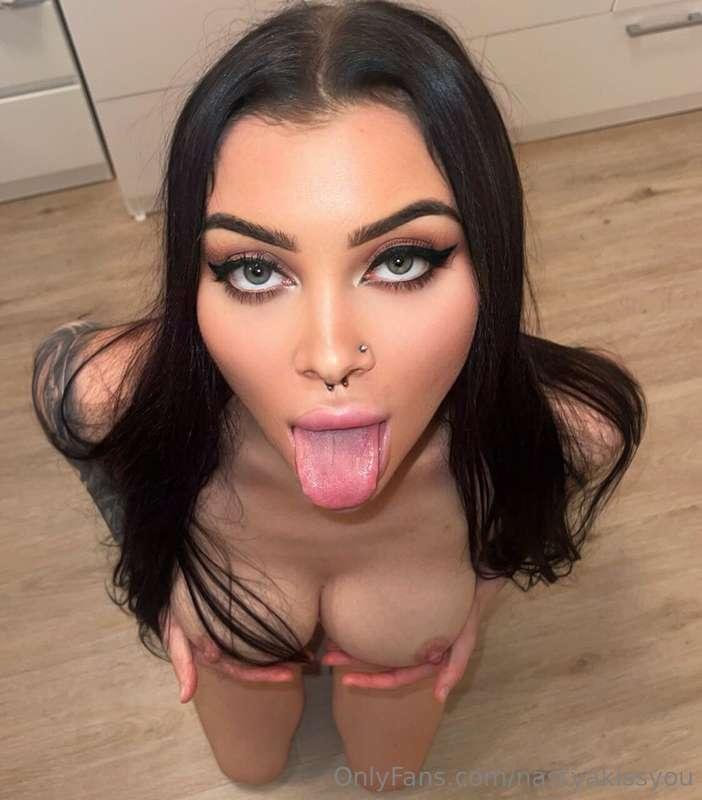 GORGEOUS ANGEL @berry_femme WILL FULFILL YOUR HOT DREAMS🤤😍 T..