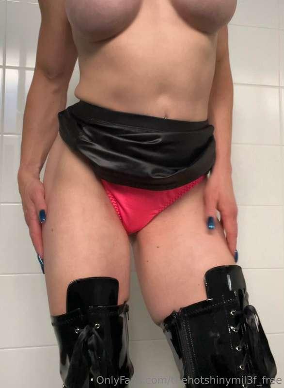 Imagine seeing me in the club, dressed in my 8inch thigh thi..