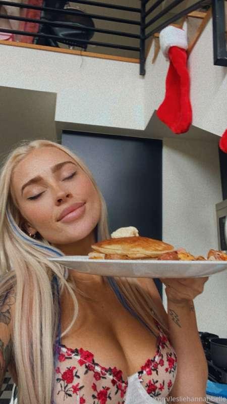 If you want me for breakfast then open your DM babe 🥞