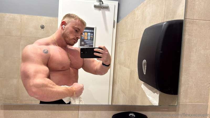 over 2000 videos and pics!! 7$ for 1 Month!! ....50% discoun..