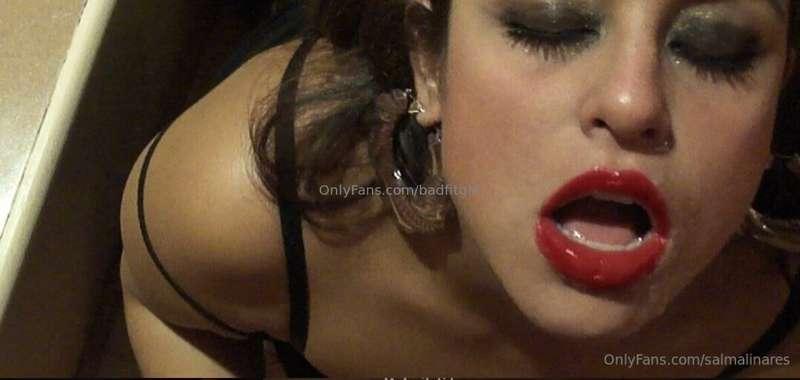 BJ QUEEN‼️ Check this horney milf out doing amateur porn and..