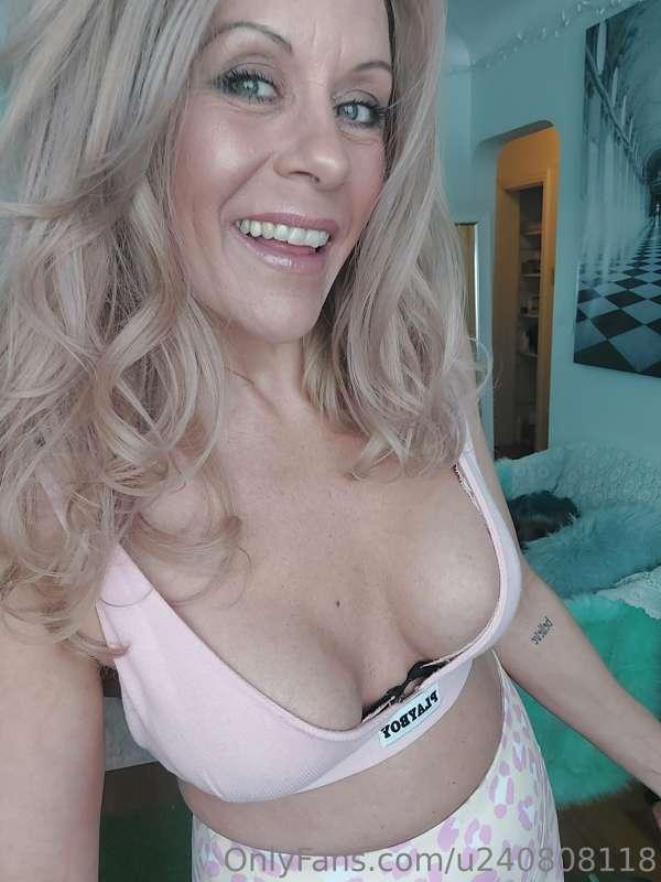 Do you like looking at my pussy? This set is for you.. all p..