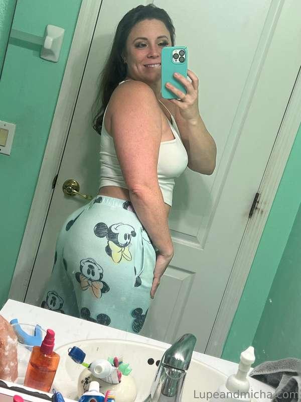Sometimes I’m just chilling in my Jammies posing lmao 
