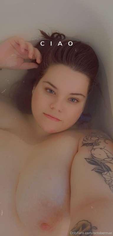 Come join me in the tub while a rub myself and fuck myself 🤤