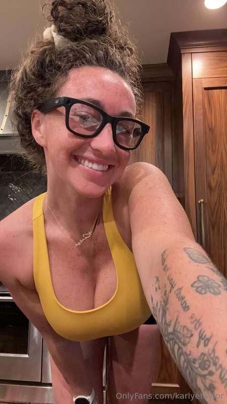 Do I look sexy in glasses? 🤓