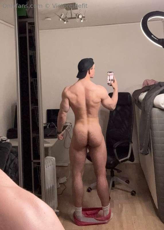 Daddy wish you a great day🍑😈