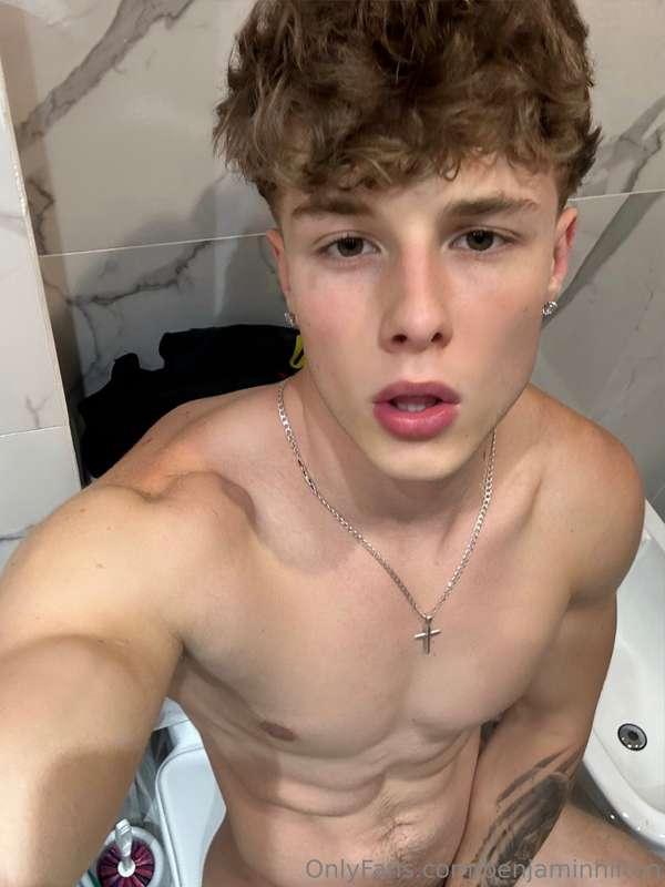 You little pervert watching me on the toilette🤭😜