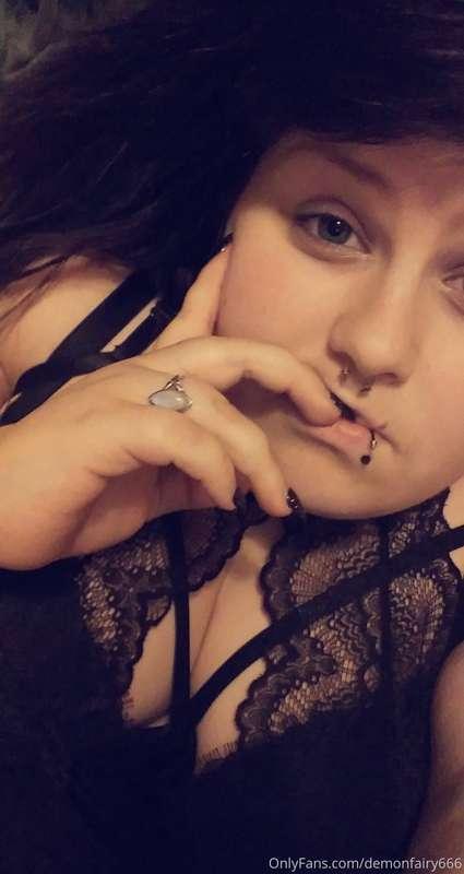 Feeling bored would love for someone to message me some cont..