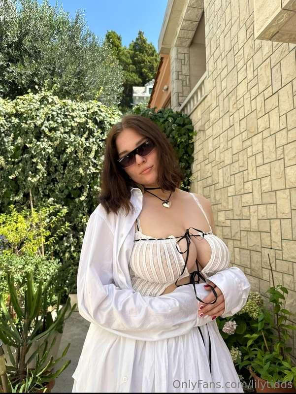 lady in white