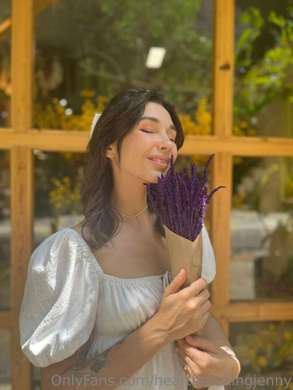 Unusual flowers for an unusual girl 😍