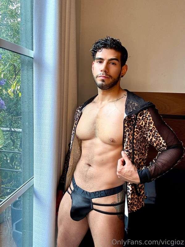 Mi ropa interior por el frente y por abajo… 🖤👅