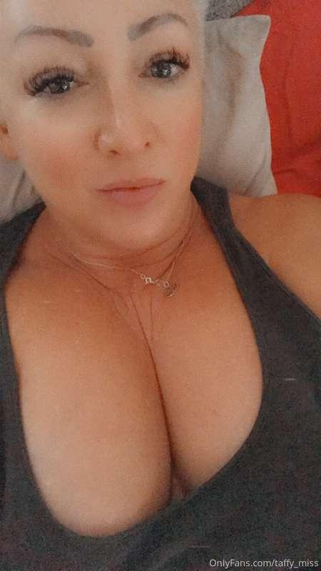 Morning!!! Pouring down raining & windy Here! How’s everyone..
