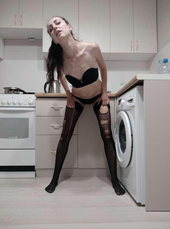 My staying at home be like😏

#customs #videocall #sexting #livesexting #witch #longhair #greeneyes #darkhair #brunette #slim #skinny #longlegs #stockings #lingerie #blacklingerie 