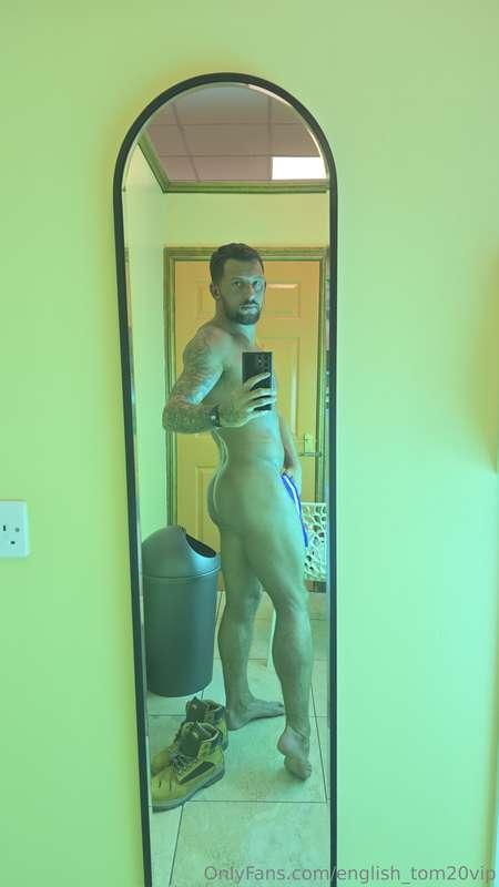 What a crazy day 🙈🙈 but here is a bum pic I hope that cheers..