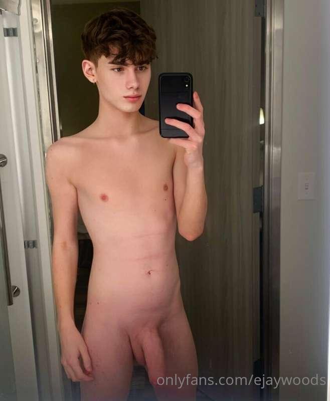 Someone ordered room service? 👀

ꜱᴇɴᴅ ᴀ ᴛɪᴘ ᴀɴᴅ ɢᴇᴛ ᴏɴᴇ
ᴏꜰ ᴍ..