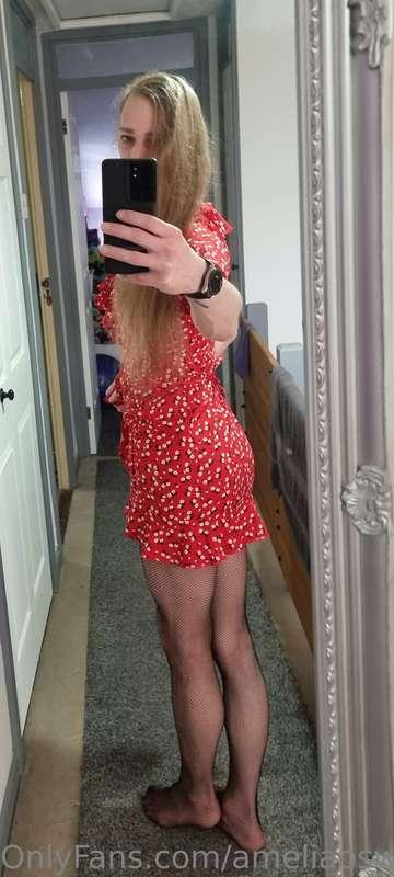 Red dress fishnet 1