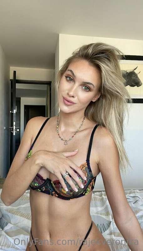 Hi handsome, let us play! Message me :)