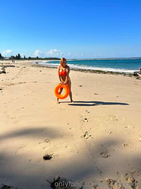 BTS of this hot beach shoot! 🔥💦

this set is one of my favou..