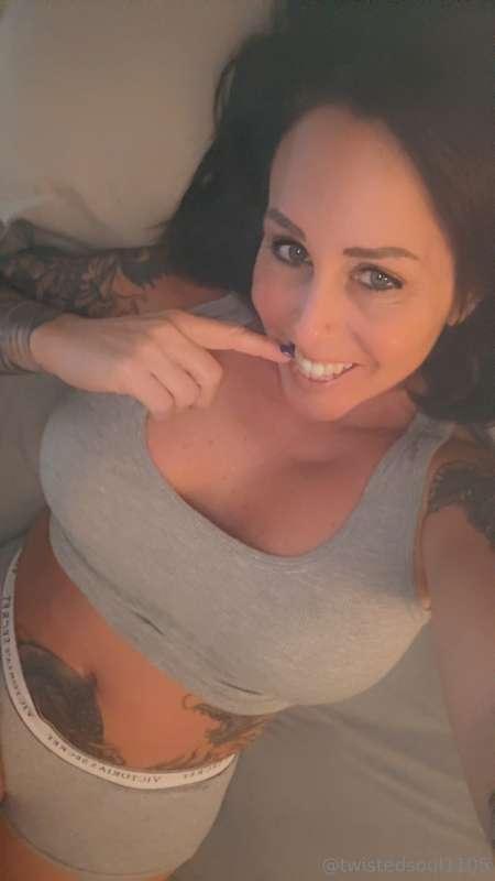 Happy Monday ! Check out my VIP - no PPV! @skylergxx 