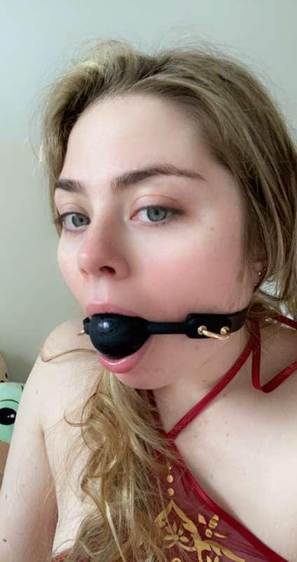 Gag ball selfies O.O