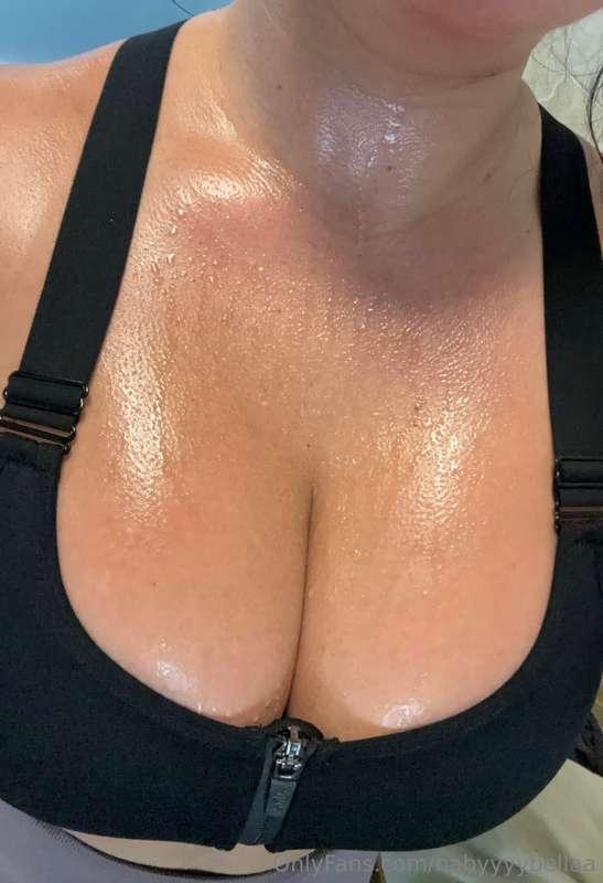 post-gym sweat, wanna lick it off? 😏 😛 