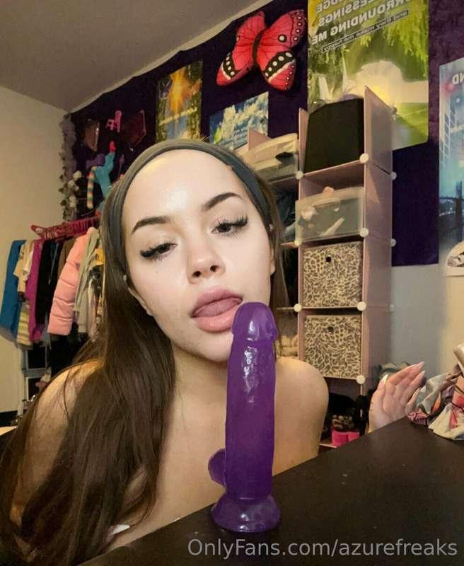 I can deepthroat this dildo really good & take it really goo..