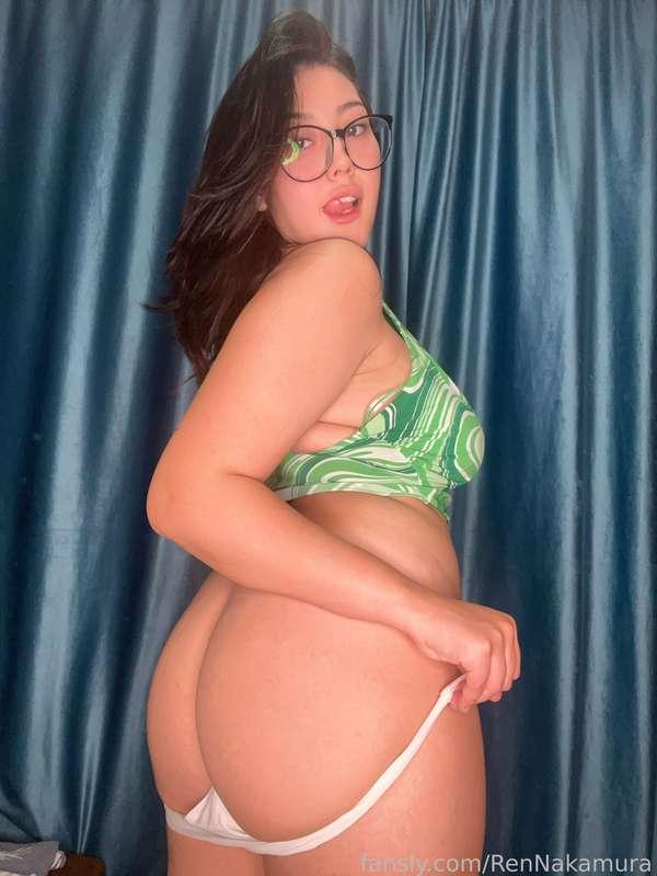 I hope I won't turn your face flat if I sit on it~

#fyp #bigass #asian #glasses #brunette #ass #tease #bbw #pawg #bigtits