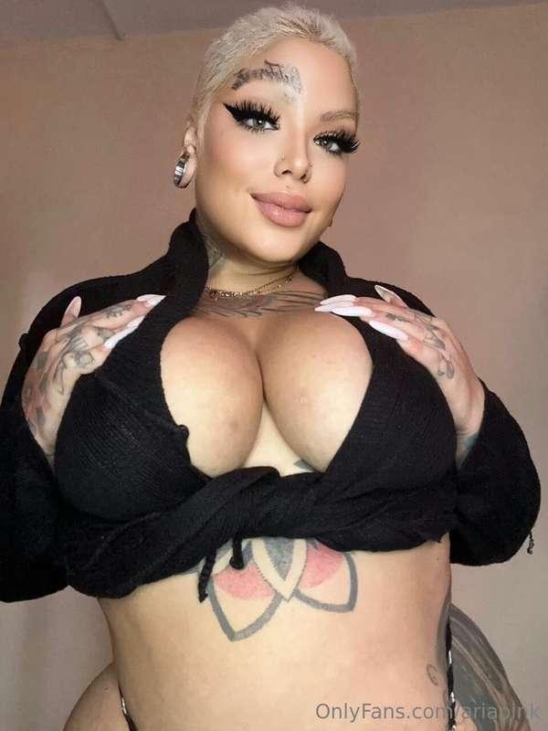 Say HI if you're online 😘💋