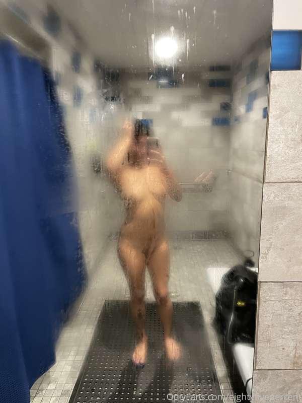 Just left the gym I’m getting ready for a shower let me show..
