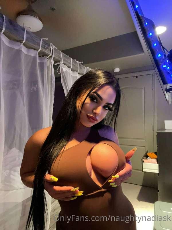 I need 2 big hands to hold them