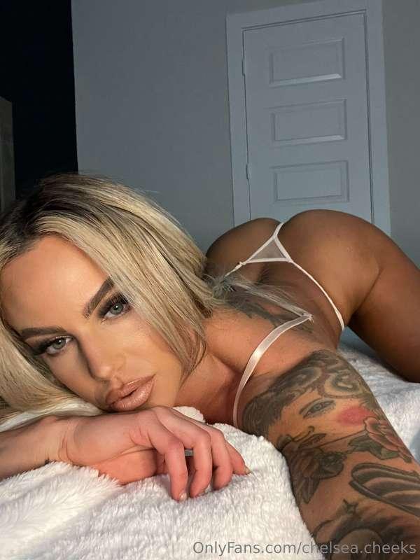 where are all of my night owls ? 🦉 message me !! 💕