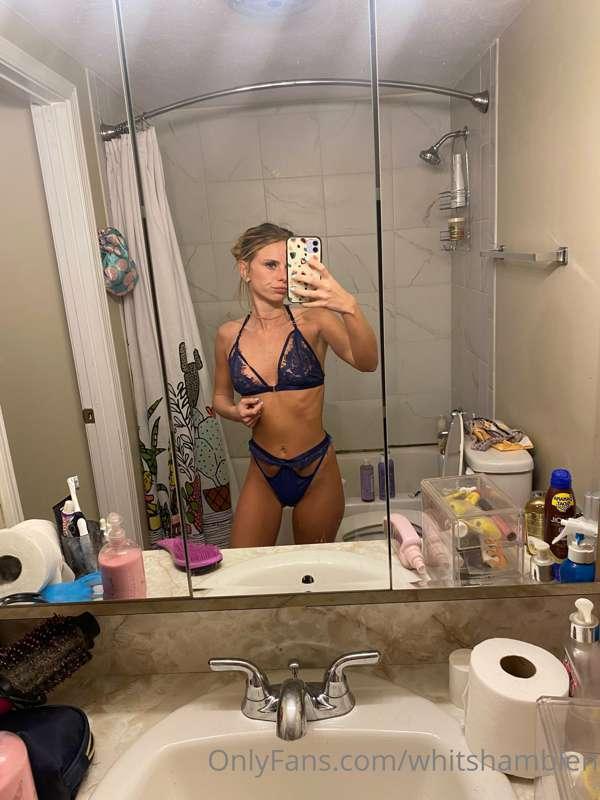 Early morning post before the gym! Check ur dms for a PPV😘😘