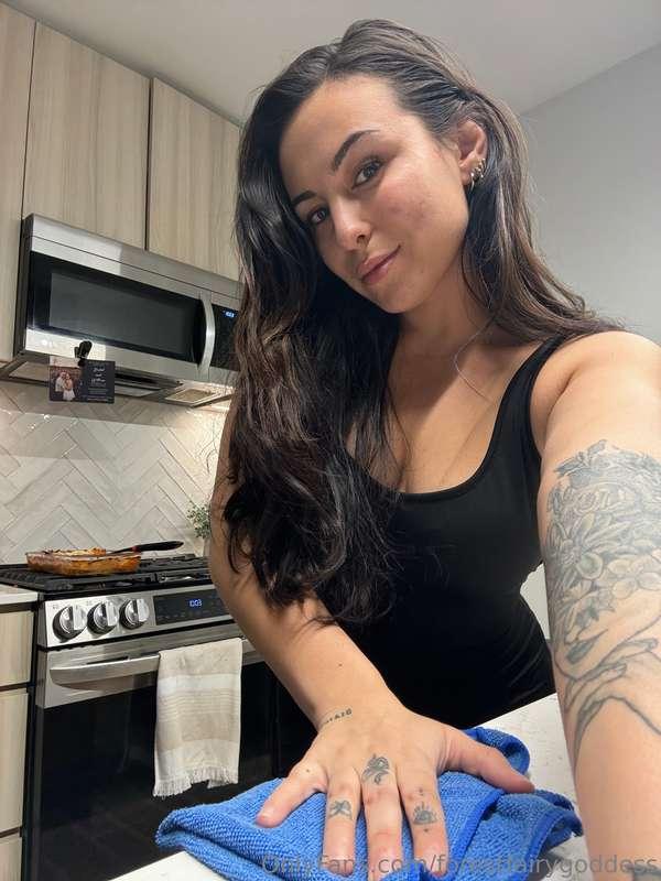 Cleaning the house and I need some company 😘