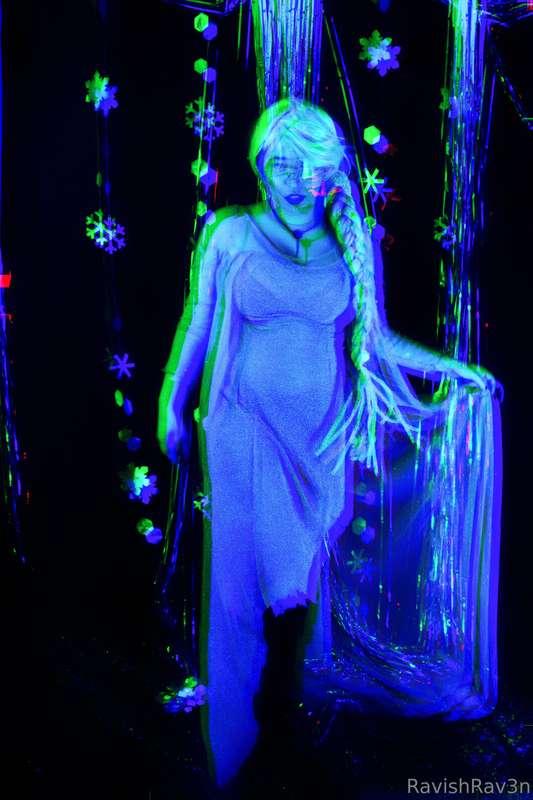 Here is my cyberpunk Elsa! When it snows again and I'm not d..