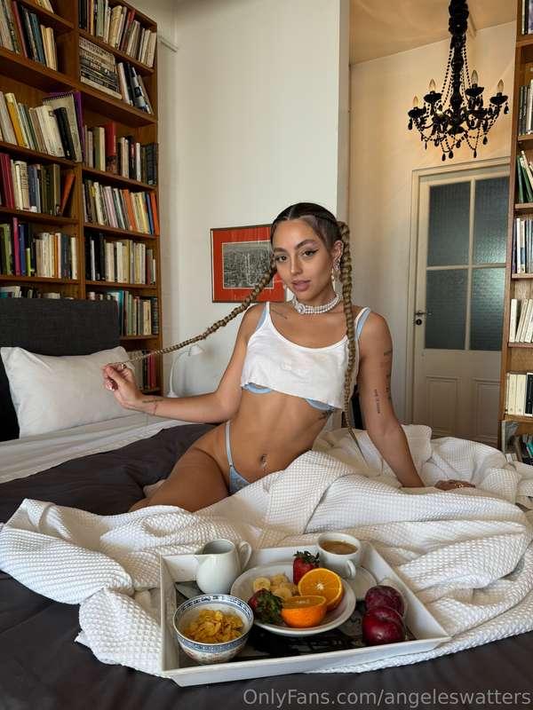 Desayuno en la cama ☕️🍊 te gusta la idea?😈Let´s eat in bed ☕..