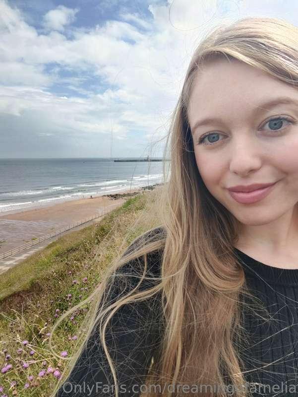 I just loooove being by the sea, the fresh air and crashing ..