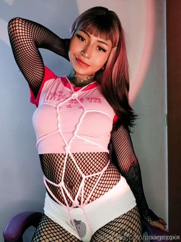 Juicy girl with no limits @pixiepippin She shoots incredible..