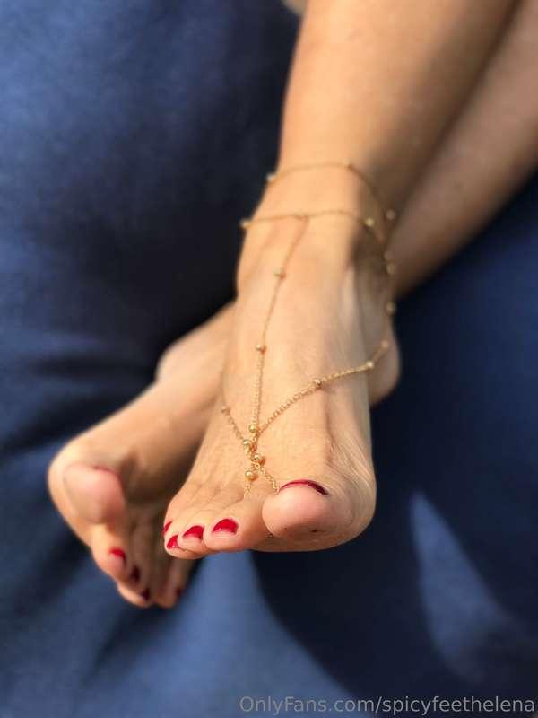 Anklets and dirty soles 