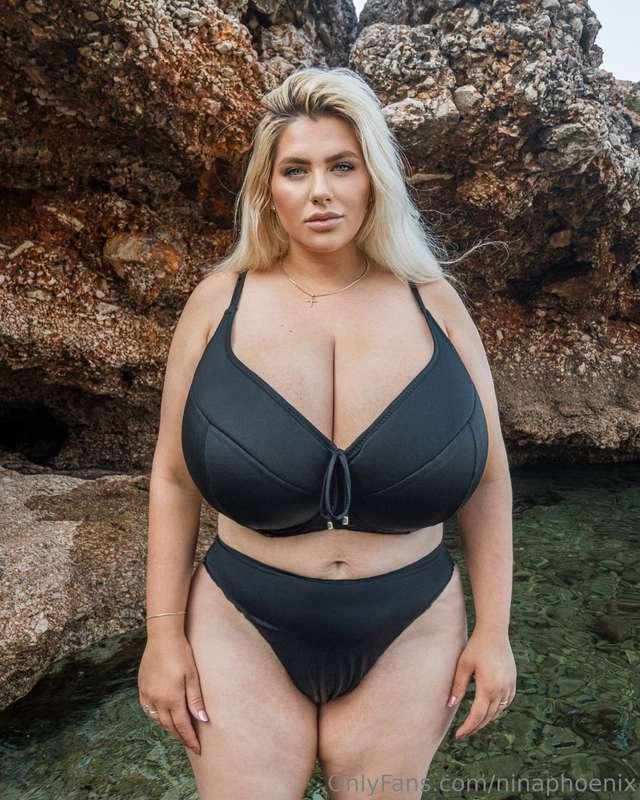 Bikini or topless?! 😇😈