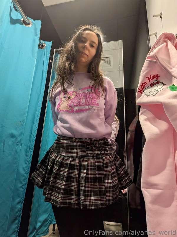 I'm out shopping right now 😊What do you think of these outfi..