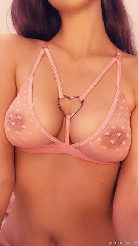 Sending you some hearts over 💕😌
Wollte euch kurz ein paar He..