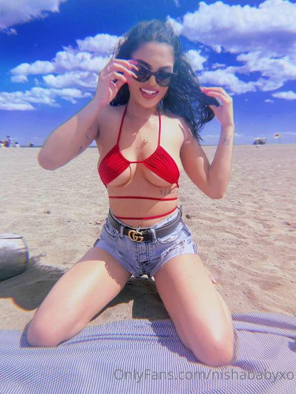 Just ur average beach 😘