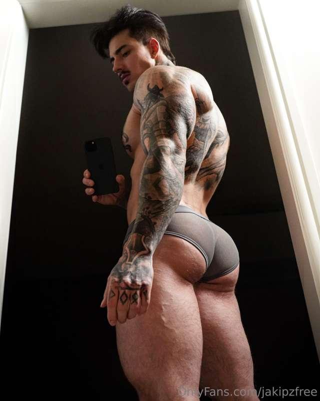 Take a guess, squishy or firm 😏🍑..?
More of me 🔞👉 @Jakipz On..