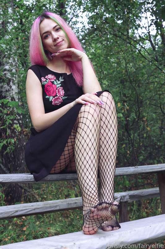 Full set available now &lt;3 


#seethrough #outdoor #feet #soles #fishnets #egirl #legs #ass #lewd #ahegao