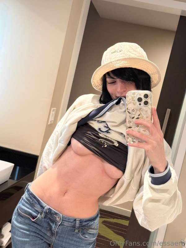 landed in San Diego for TwitchCon and i sorely underestimate..