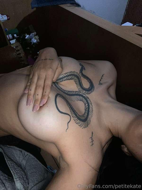 I’m bored af 😩🥵 do u wanna play with me? 